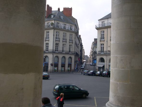  La Place Graslin, vue depuis les marches de l'Opéra